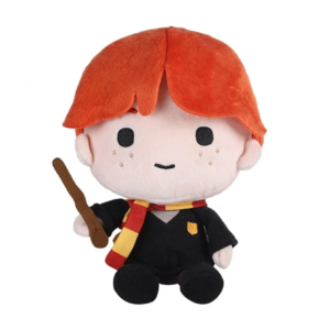 Peluche Harry Potter de Ron Weasley avec sa baguette sur fond blanc