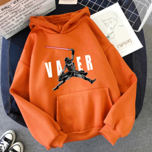 Pull Star Wars avec imprimé Vader sur fond gris avec des objets