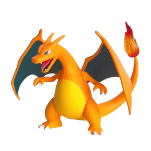 Figurine Pokémon Dracaufeu flamboyant et dynamique sur fond blanc